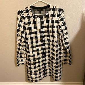 Ann Taylor New, Beautiful Sweater Jacket, black and white, 2 pockets, 5 buttons